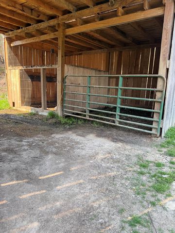 665 665 Craft Crk, Salyersville, KY 41465