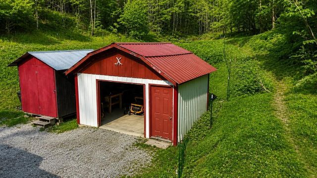 665 665 Craft Crk, Salyersville, KY 41465