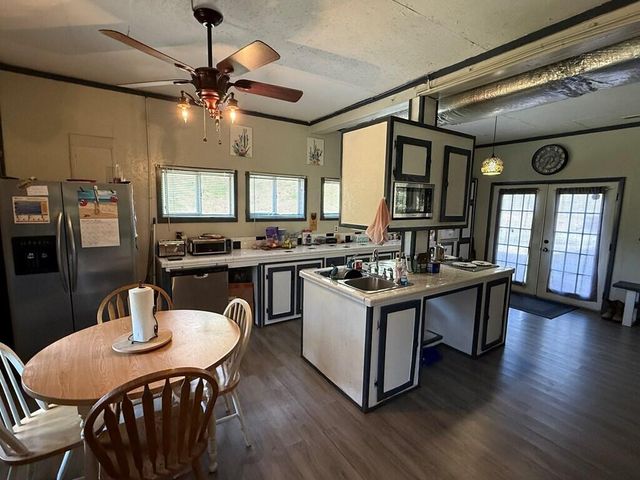665 665 Craft Crk, Salyersville, KY 41465