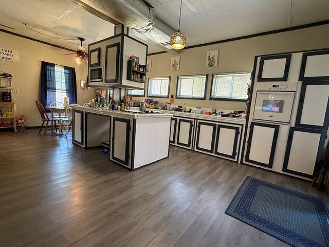 665 665 Craft Crk, Salyersville, KY 41465