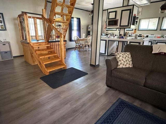 665 665 Craft Crk, Salyersville, KY 41465