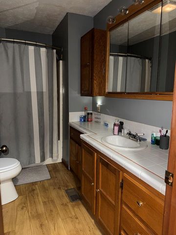 665 665 Craft Crk, Salyersville, KY 41465