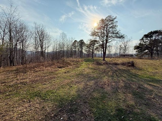 665 665 Craft Crk, Salyersville, KY 41465