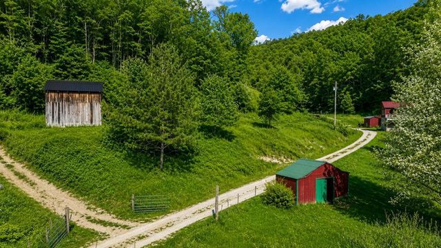 665 665 Craft Crk, Salyersville, KY 41465