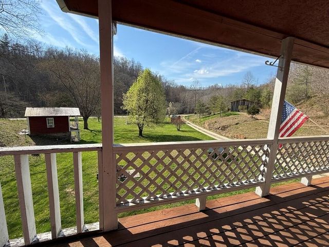 665 665 Craft Crk, Salyersville, KY 41465