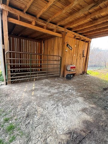 665 665 Craft Crk, Salyersville, KY 41465