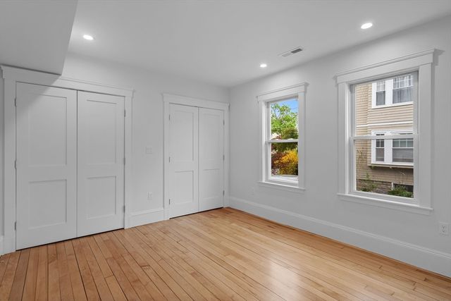 35 Farragut Ave 35, Medford, MA 02155
