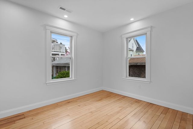 35 Farragut Ave 35, Medford, MA 02155