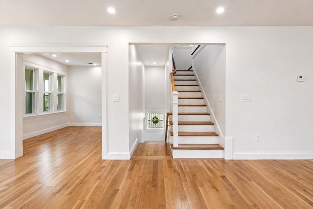 35 Farragut Ave 35, Medford, MA 02155