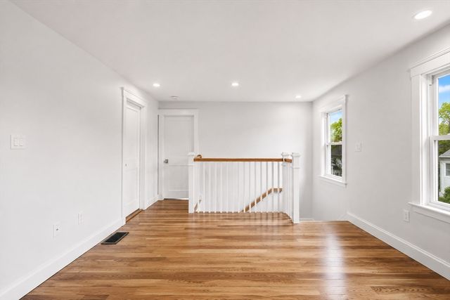 35 Farragut Ave 35, Medford, MA 02155