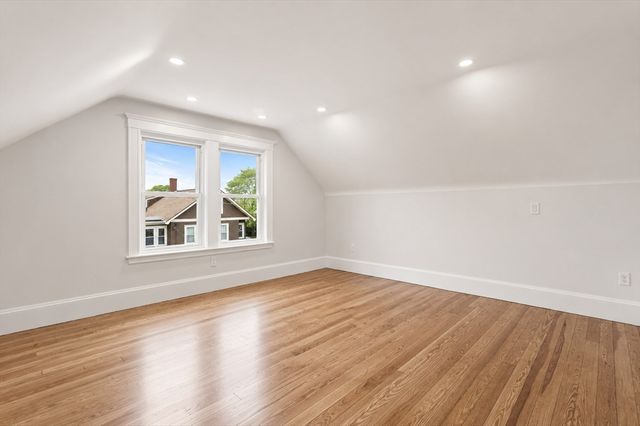 35 Farragut Ave 35, Medford, MA 02155
