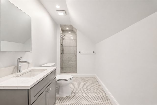 35 Farragut Ave 35, Medford, MA 02155