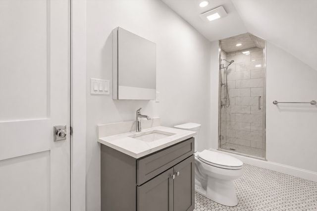 35 Farragut Ave 35, Medford, MA 02155