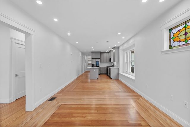 35 Farragut Ave 35, Medford, MA 02155