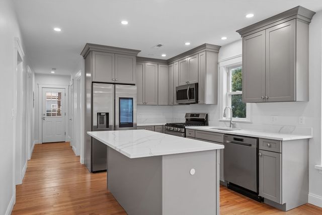 35 Farragut Ave 35, Medford, MA 02155