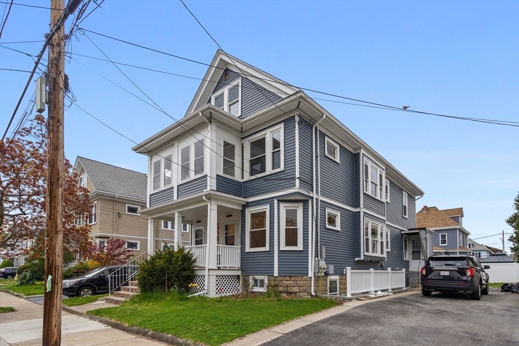 35 Farragut Ave 35, Medford, MA 02155