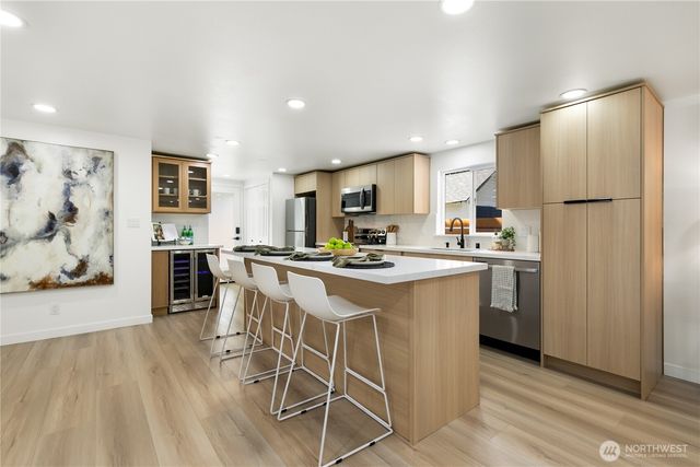 11 SW 100th Street, Seattle, WA 98146