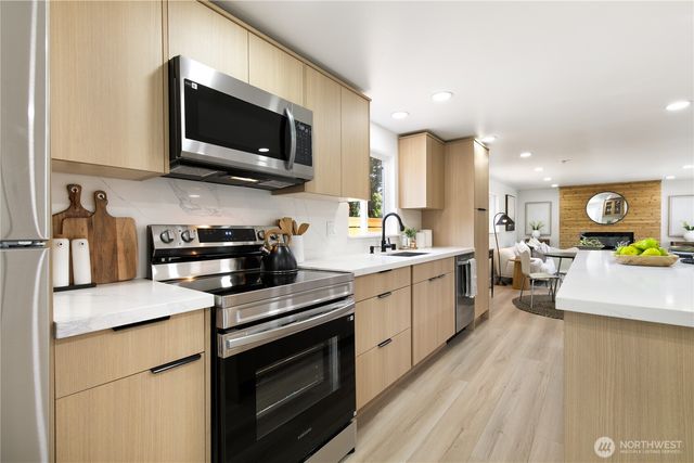 11 SW 100th Street, Seattle, WA 98146