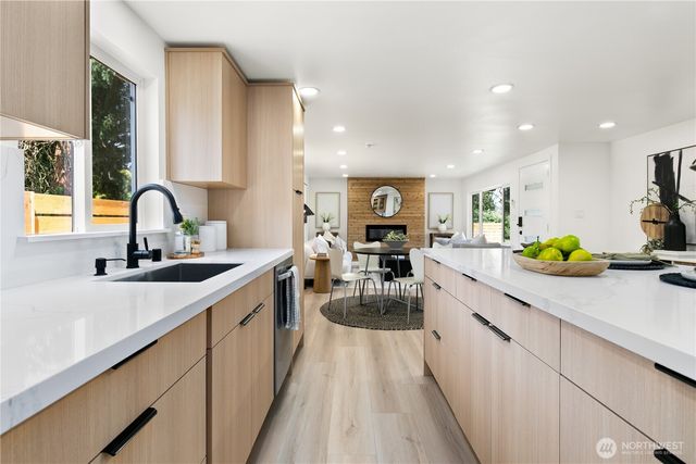 11 SW 100th Street, Seattle, WA 98146