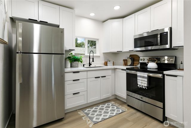 11 SW 100th Street, Seattle, WA 98146