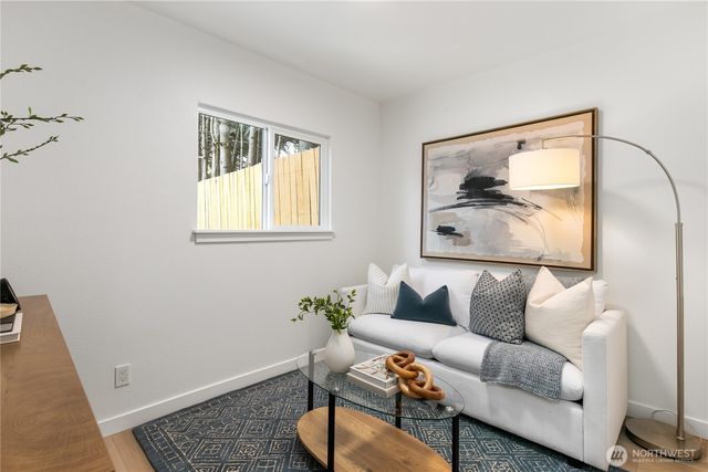 11 SW 100th Street, Seattle, WA 98146