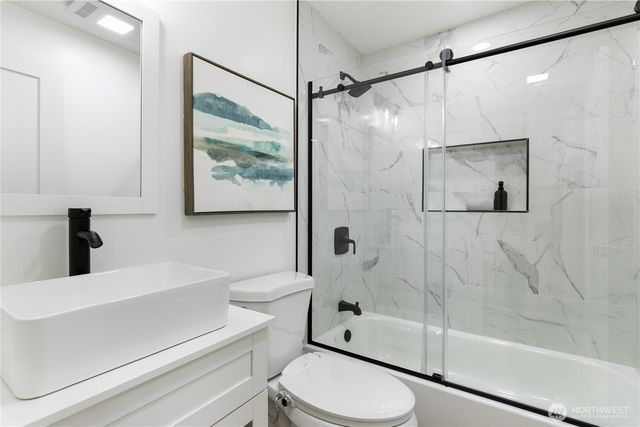 11 SW 100th Street, Seattle, WA 98146