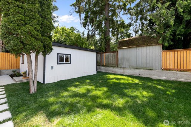 11 SW 100th Street, Seattle, WA 98146