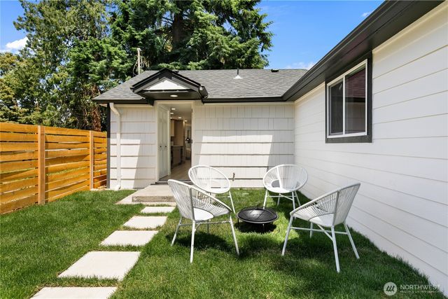 11 SW 100th Street, Seattle, WA 98146