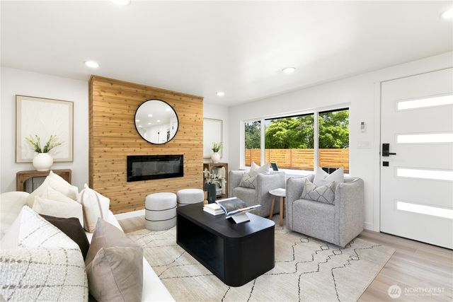 11 SW 100th Street, Seattle, WA 98146