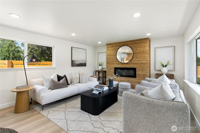 11 SW 100th Street, Seattle, WA 98146