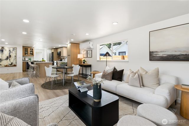 11 SW 100th Street, Seattle, WA 98146