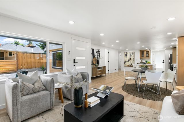 11 SW 100th Street, Seattle, WA 98146