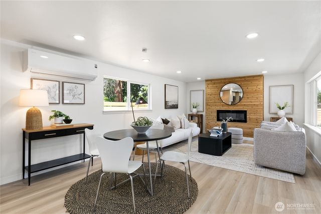 11 SW 100th Street, Seattle, WA 98146