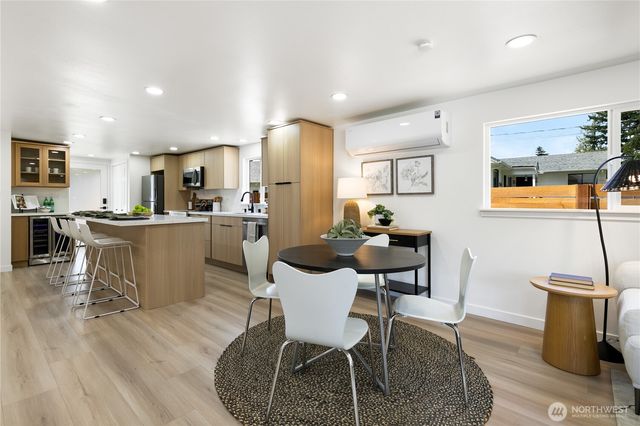 11 SW 100th Street, Seattle, WA 98146