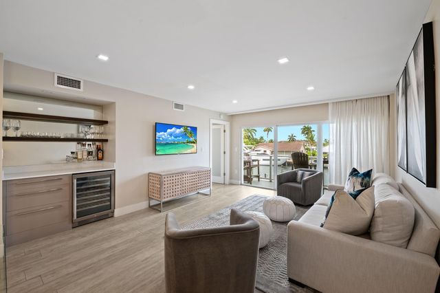 140 NE 28th Avenue 208, Pompano Beach, FL 33062