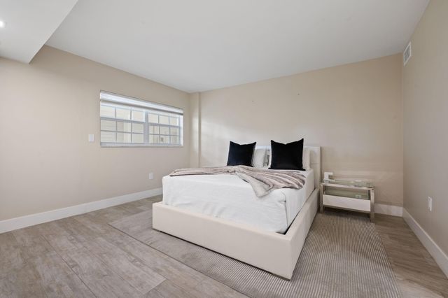 140 NE 28th Avenue 208, Pompano Beach, FL 33062