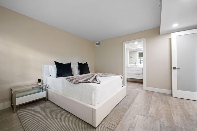 140 NE 28th Avenue 208, Pompano Beach, FL 33062