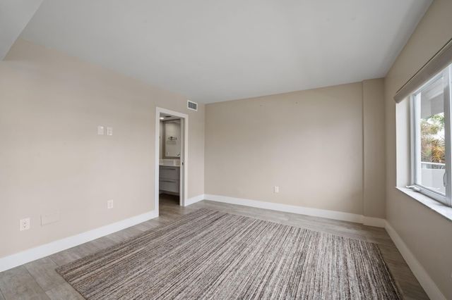 140 NE 28th Avenue 208, Pompano Beach, FL 33062