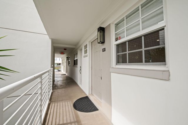 140 NE 28th Avenue 208, Pompano Beach, FL 33062