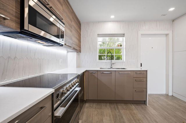 140 NE 28th Avenue 208, Pompano Beach, FL 33062