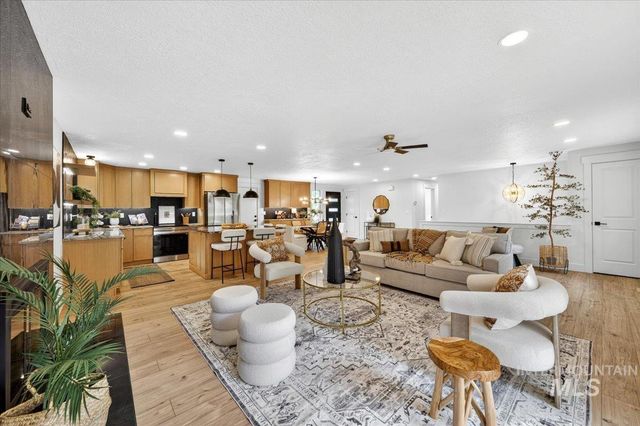 5927 N Collister Dr, Boise, ID 83703