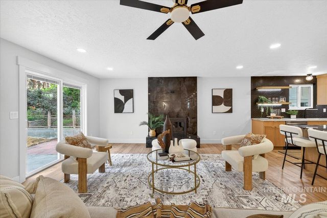 5927 N Collister Dr, Boise, ID 83703