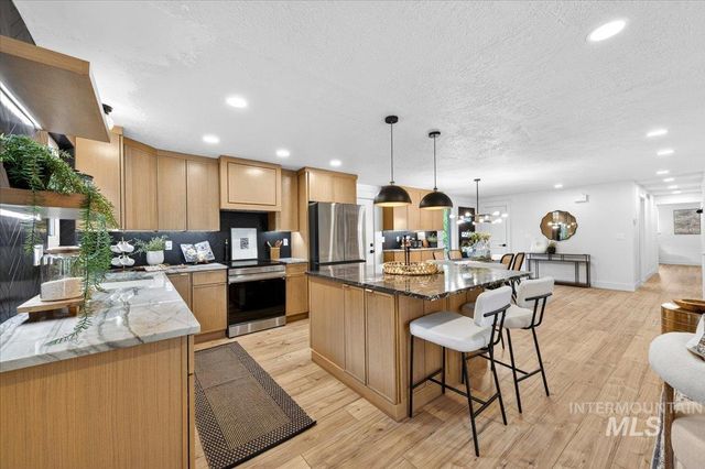5927 N Collister Dr, Boise, ID 83703