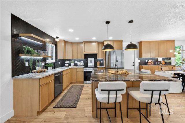 5927 N Collister Dr, Boise, ID 83703