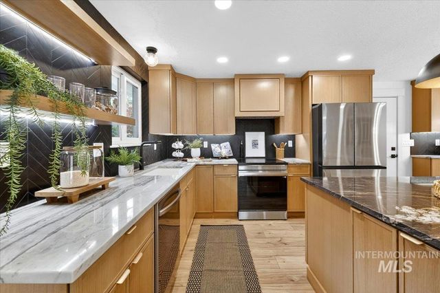 5927 N Collister Dr, Boise, ID 83703
