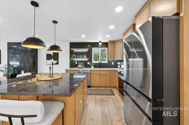 5927 N Collister Dr, Boise, ID 83703