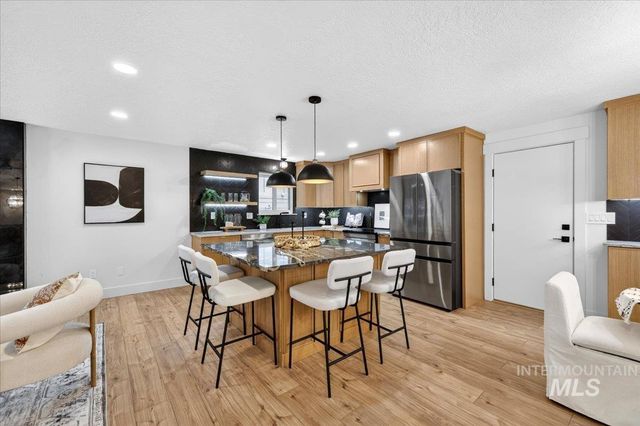 5927 N Collister Dr, Boise, ID 83703