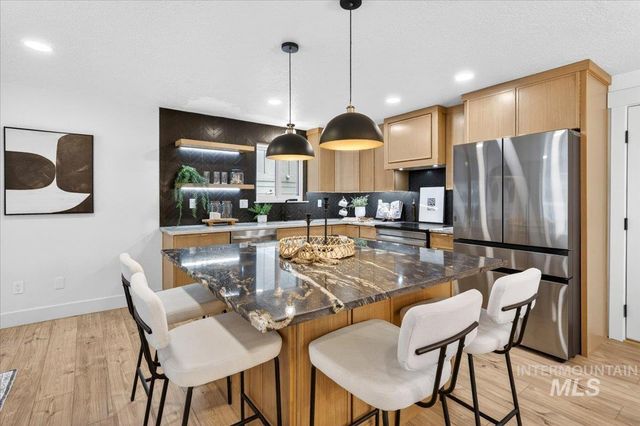 5927 N Collister Dr, Boise, ID 83703