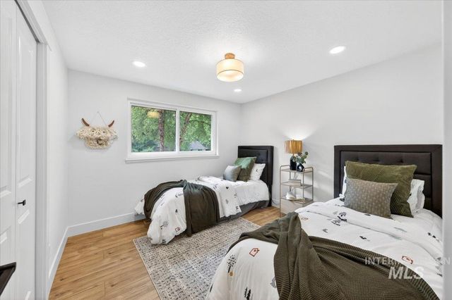 5927 N Collister Dr, Boise, ID 83703