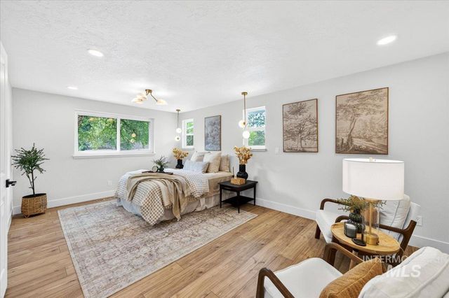 5927 N Collister Dr, Boise, ID 83703